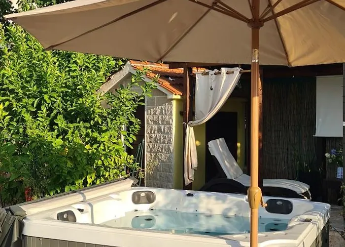 Apartment Apartments 